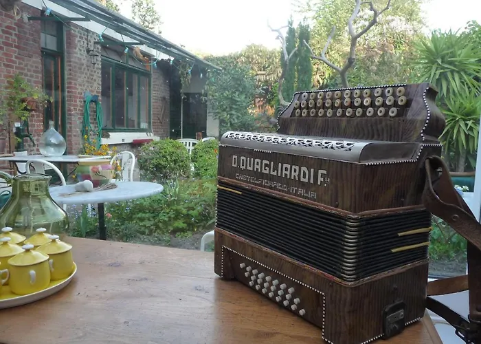 לינה וארוחת בוקר Au Troubadour ליל