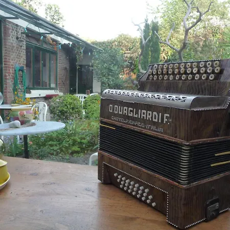 Alojamento de Acomodação e Pequeno-almoço Au Troubadour Lille