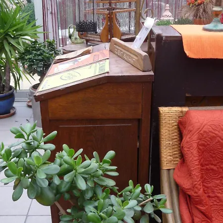 Au Troubadour Bed and Breakfast 3*