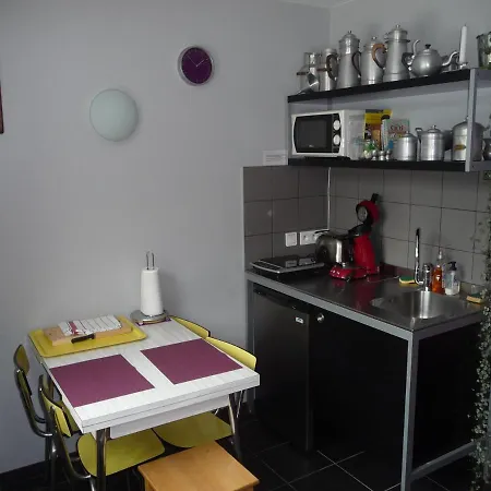 Au Troubadour Bed and Breakfast 3*