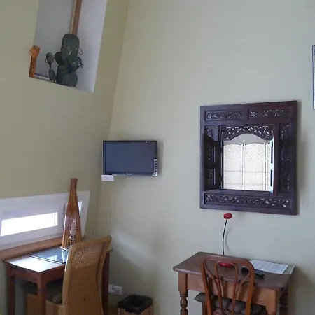 Au Troubadour Λιλ