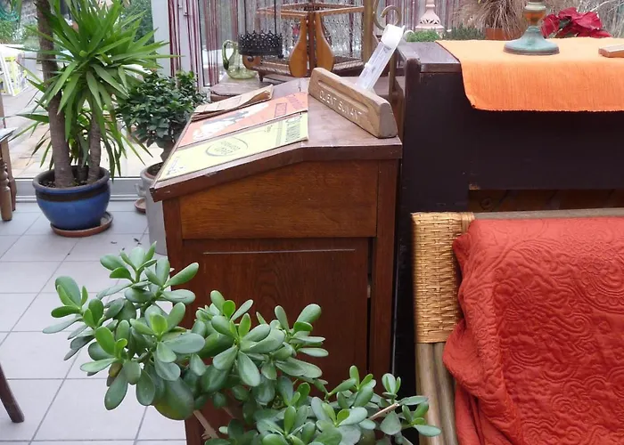 Au Troubadour Bed & Breakfast 3*